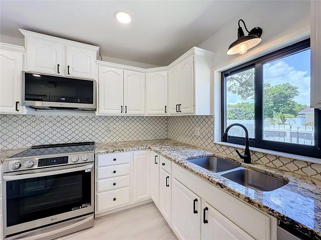 3392 NW 63rd St, Fort Lauderdale, FL 33309