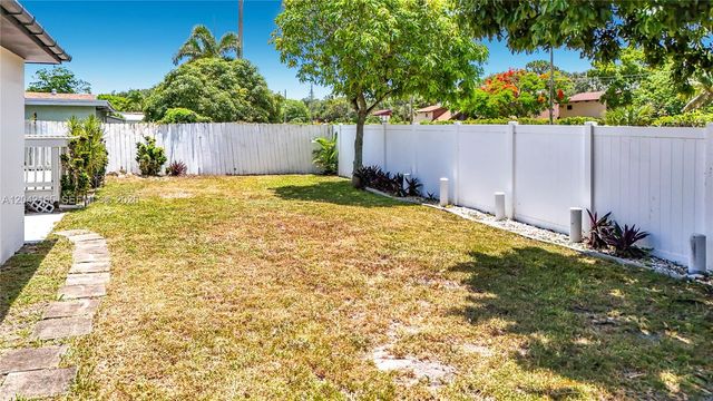 3392 NW 63rd St, Fort Lauderdale, FL 33309