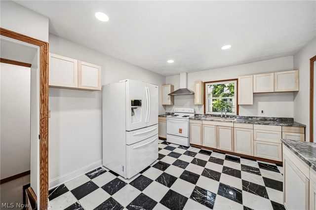 160 W Jackson Street, Painesville, OH 44077