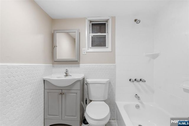 774 8th Street, Secaucus, NJ 07094