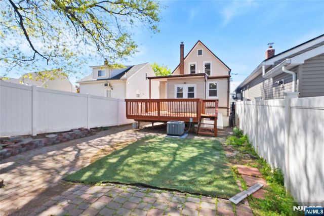 774 8th Street, Secaucus, NJ 07094
