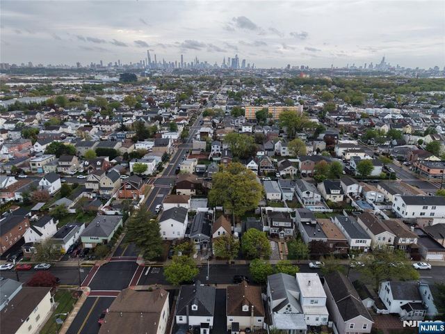 774 8th Street, Secaucus, NJ 07094