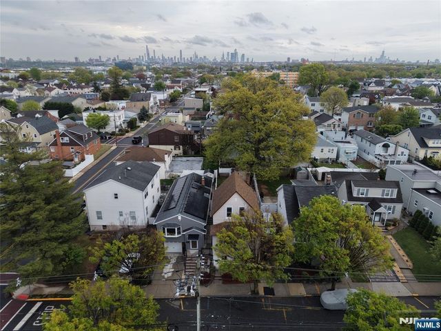 774 8th Street, Secaucus, NJ 07094