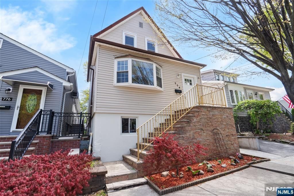 774 8th Street, Secaucus, NJ 07094
