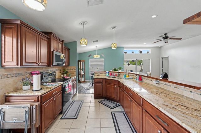 11531 MISTY ISLE LANE, Riverview, FL 33579