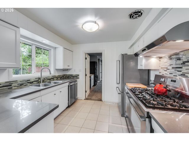 4815 Sw 38TH Pl, Portland, OR 97221