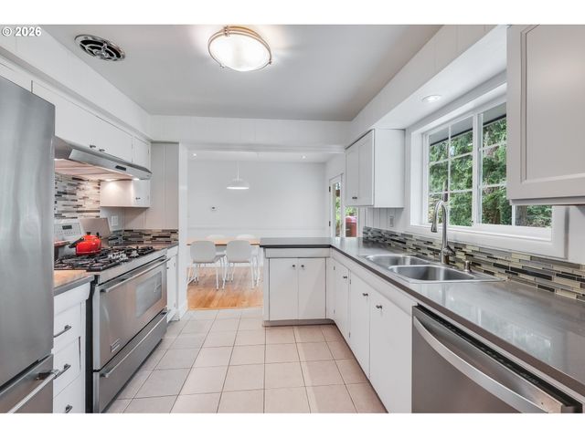 4815 Sw 38TH Pl, Portland, OR 97221