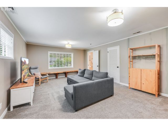 4815 Sw 38TH Pl, Portland, OR 97221