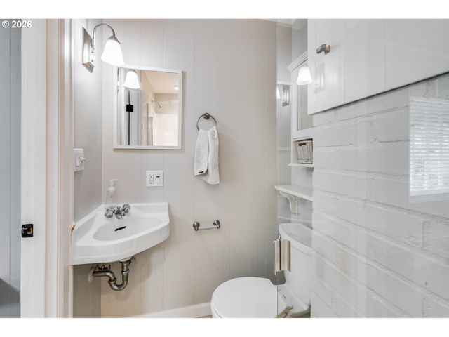 4815 Sw 38TH Pl, Portland, OR 97221