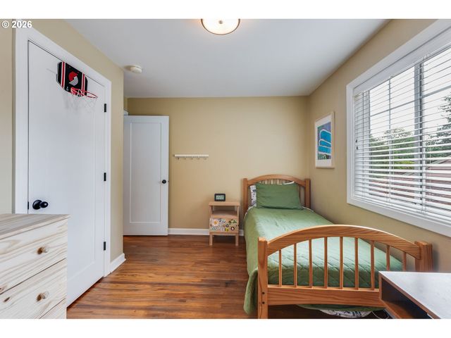 4815 Sw 38TH Pl, Portland, OR 97221
