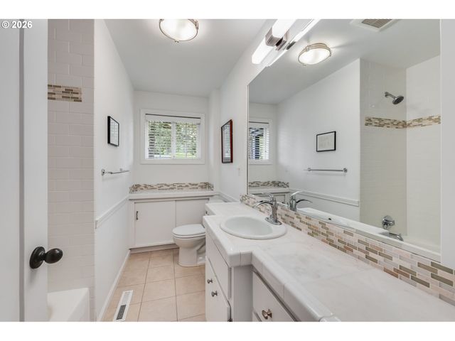 4815 Sw 38TH Pl, Portland, OR 97221