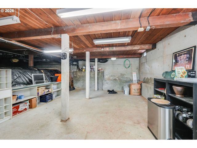 4815 Sw 38TH Pl, Portland, OR 97221