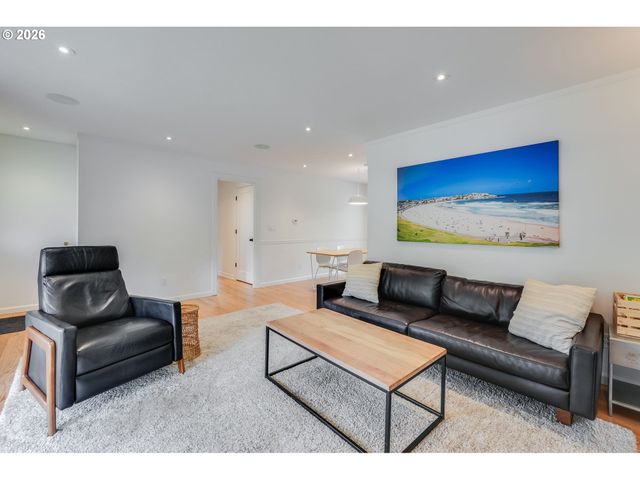 4815 Sw 38TH Pl, Portland, OR 97221