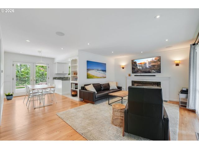 4815 Sw 38TH Pl, Portland, OR 97221