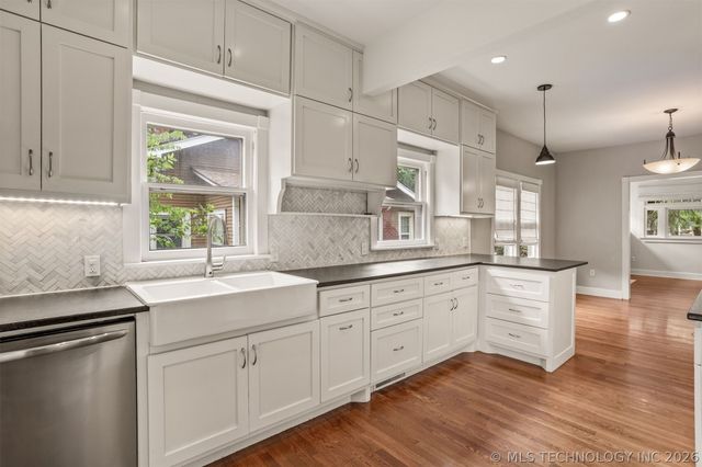 1832 E 16th Place, Tulsa, OK 74104