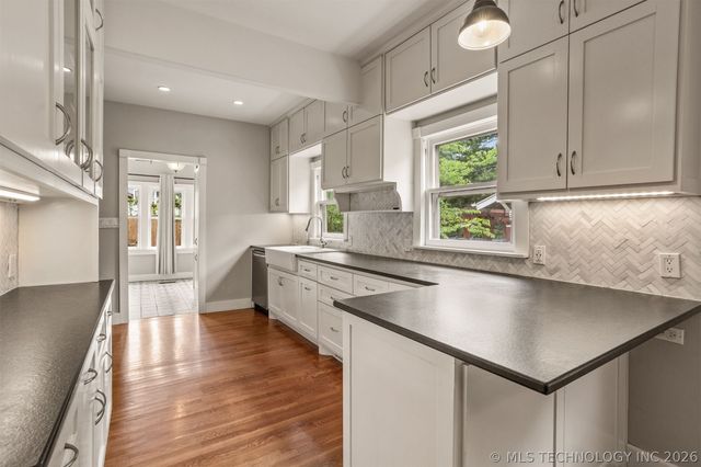 1832 E 16th Place, Tulsa, OK 74104