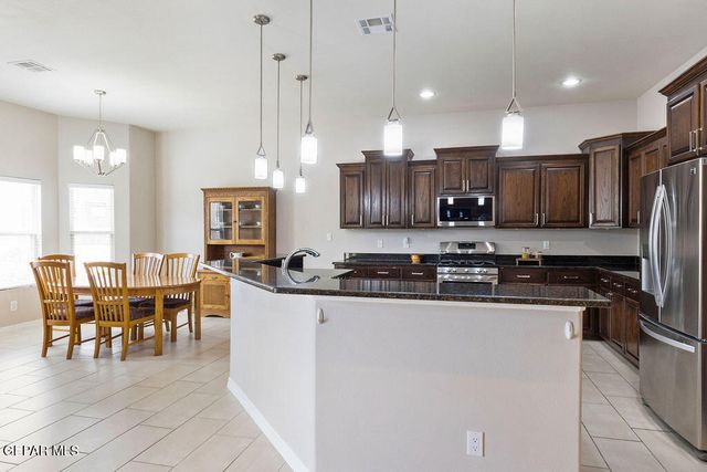 5721 Valley Oak Drive, El Paso, TX 79932