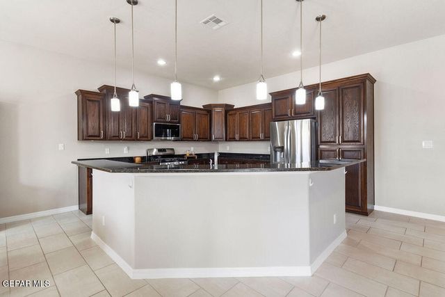 5721 Valley Oak Drive, El Paso, TX 79932