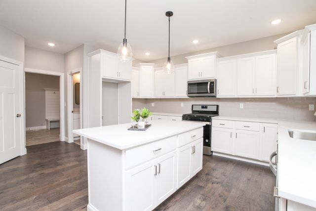 2702 Lone Oak Road, Bloomington, IL 61705