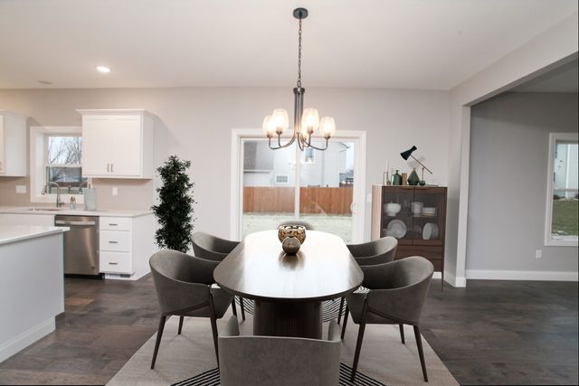 2702 Lone Oak Road, Bloomington, IL 61705