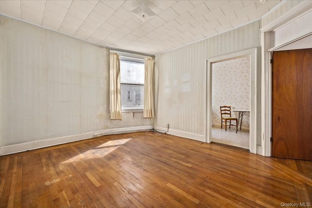 64-09 39 Avenue 43, Woodside, NY 11377