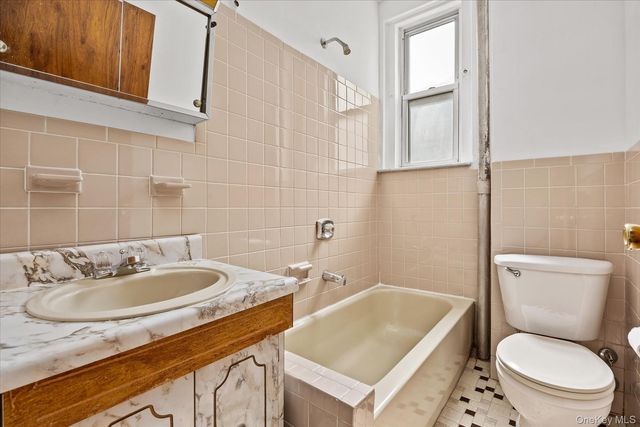 64-09 39 Avenue 43, Woodside, NY 11377
