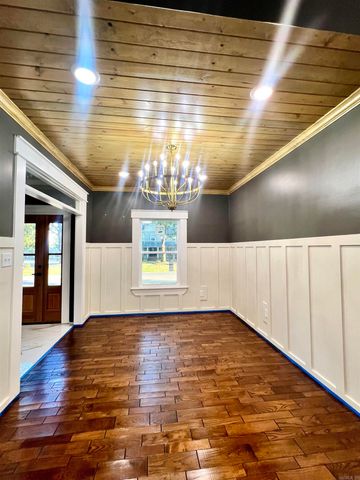 302 River Oaks Boulevard, Searcy, AR 72143