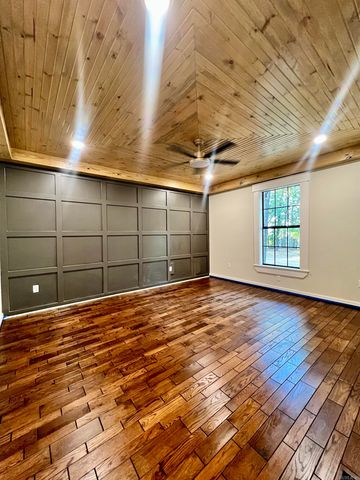 302 River Oaks Boulevard, Searcy, AR 72143