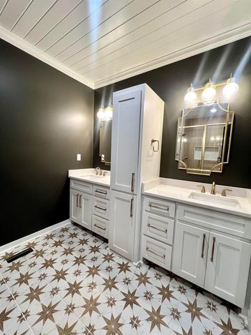 302 River Oaks Boulevard, Searcy, AR 72143