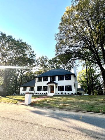 302 River Oaks Boulevard, Searcy, AR 72143