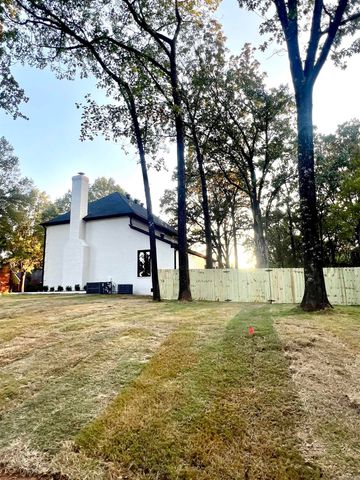 302 River Oaks Boulevard, Searcy, AR 72143