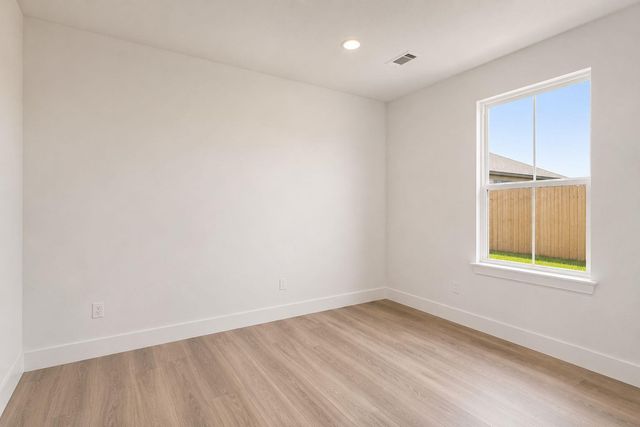 153 Trebol ST, Dale, TX 78616