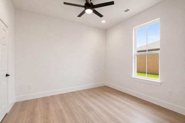 153 Trebol ST, Dale, TX 78616