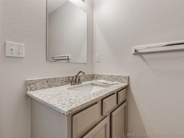 14902 E 90th Place N, Owasso, OK 74055