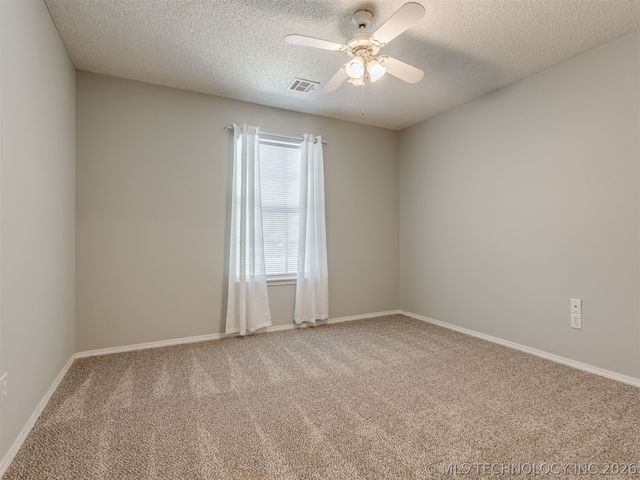 14902 E 90th Place N, Owasso, OK 74055