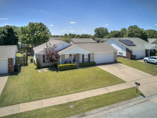14902 E 90th Place N, Owasso, OK 74055