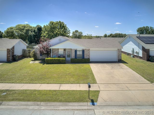 14902 E 90th Place N, Owasso, OK 74055