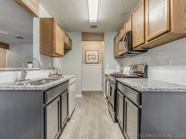 14902 E 90th Place N, Owasso, OK 74055