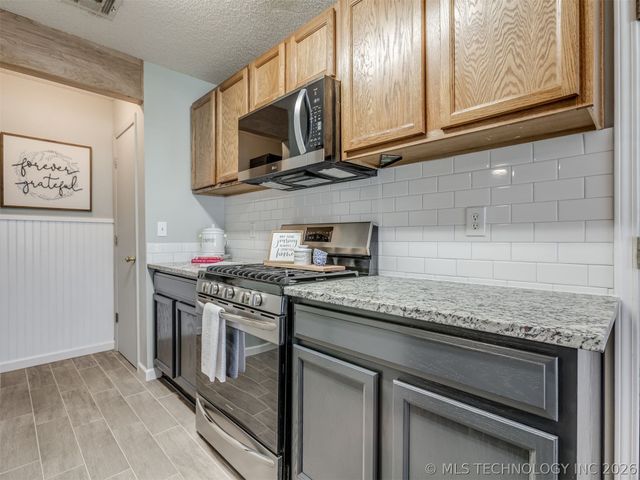 14902 E 90th Place N, Owasso, OK 74055