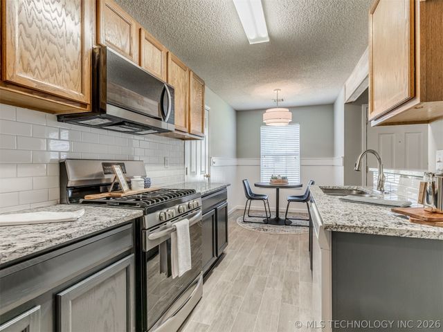 14902 E 90th Place N, Owasso, OK 74055