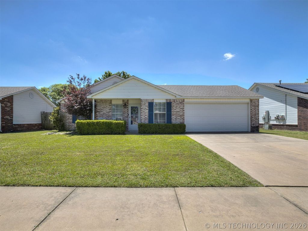 14902 E 90th Place N, Owasso, OK 74055