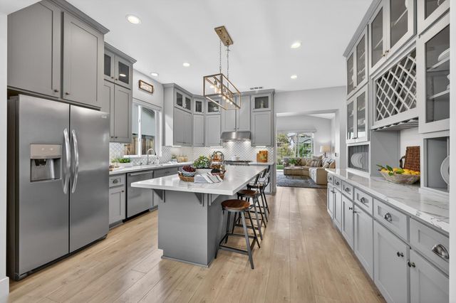 723 Oliver Ct, Folsom, CA 95630