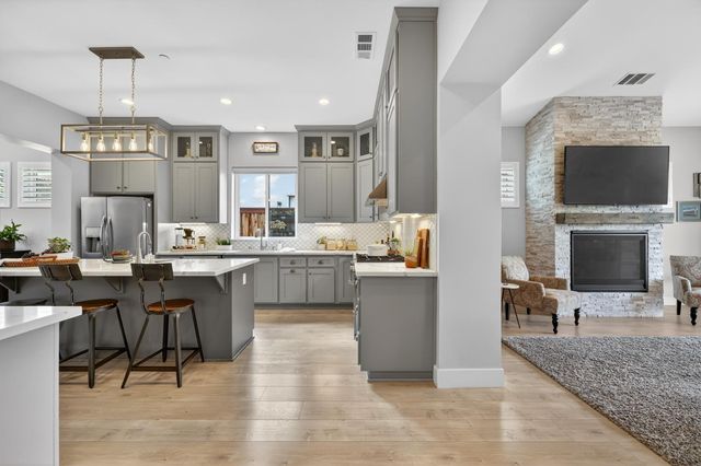 723 Oliver Ct, Folsom, CA 95630