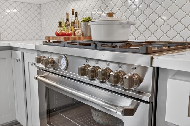 723 Oliver Ct, Folsom, CA 95630