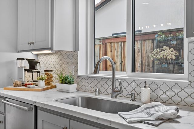 723 Oliver Ct, Folsom, CA 95630