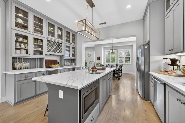 723 Oliver Ct, Folsom, CA 95630