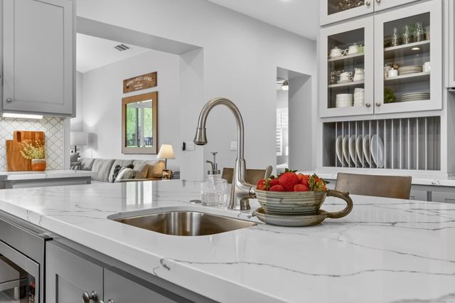 723 Oliver Ct, Folsom, CA 95630