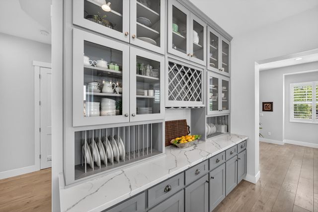 723 Oliver Ct, Folsom, CA 95630