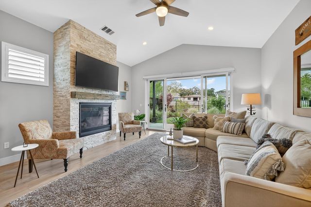 723 Oliver Ct, Folsom, CA 95630