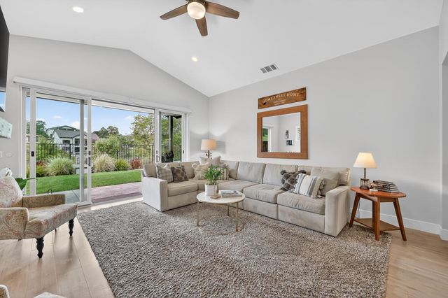 723 Oliver Ct, Folsom, CA 95630